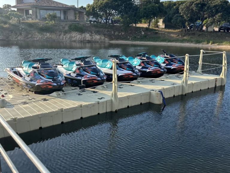 Pronájem Vodní skútr Sea-Doo s licencí