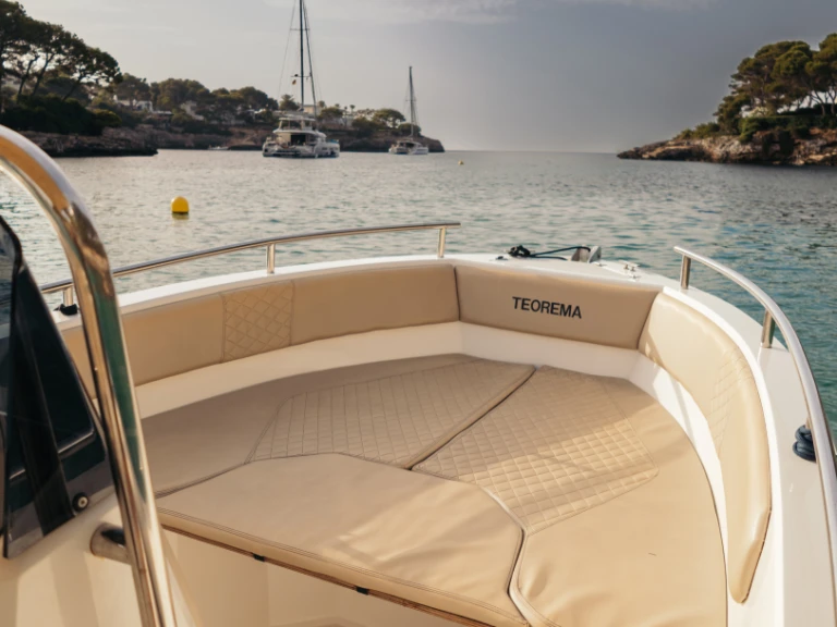 Teorema Marine Teorema 20 jednotlivci a charterové společnosti v Cala d'Or