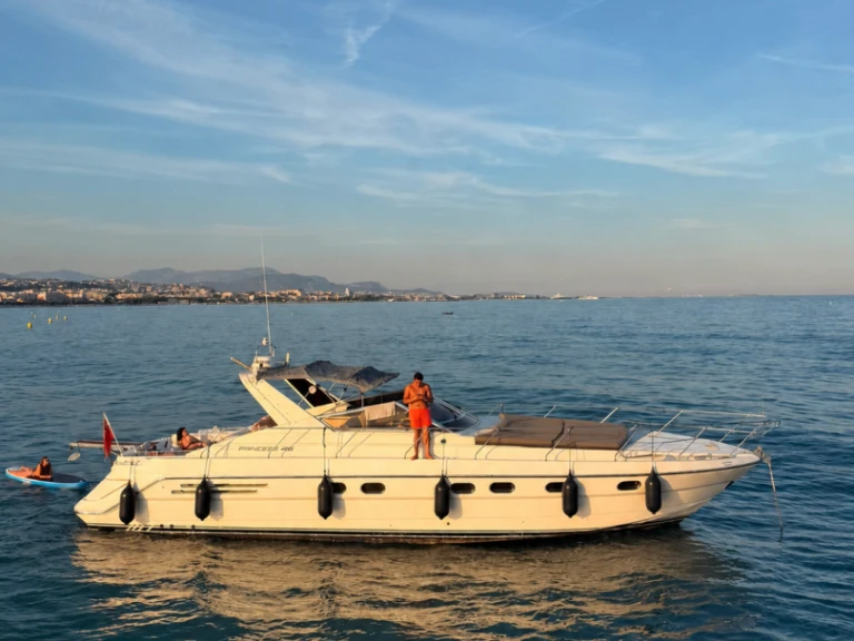 Pronájem lodi Francie lákavé ceny Princess 46