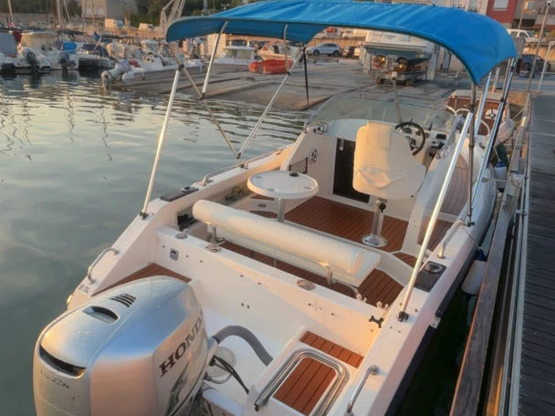 Pronajmout Motorová loď se skipperem či ne Balt v Marseille