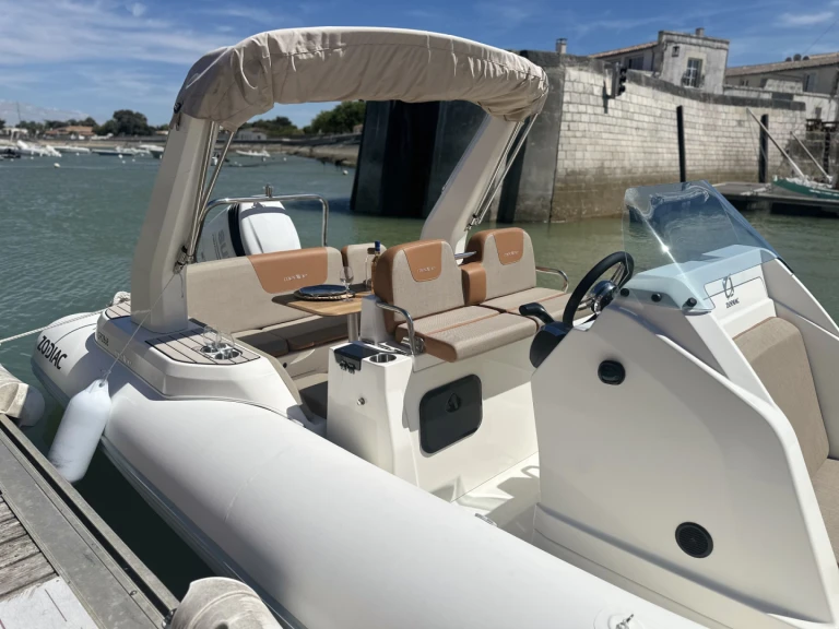 Pronajmout si Zodiac Medline 7.5 v La Flotte