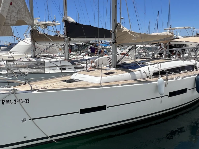 Pronajmout si Dufour Dufour 410 Grand Large v Puerto Banús