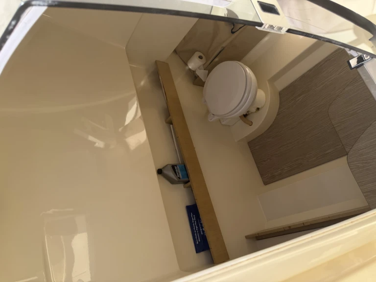 Pronájem jachty v Portimão -Invictus  280 SX na Samboatu