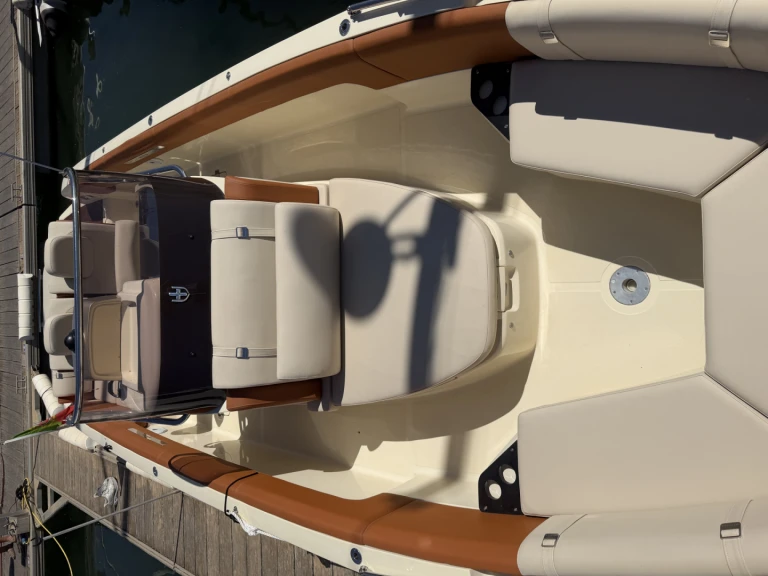 Pronajmout si Invictus  280 SX v Portimão