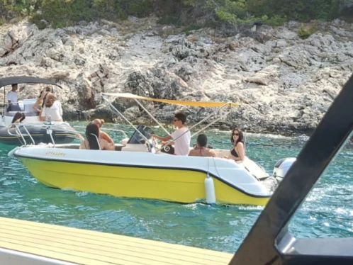 Pronájem lodi Hvar  lákavé ceny Eden 18