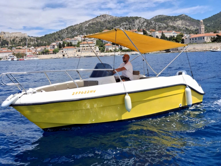 Pronájem lodi Hvar  lákavé ceny Eden 18