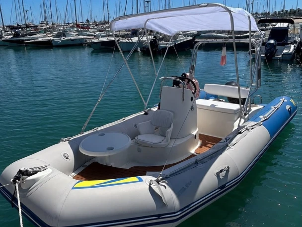 Zodiac Medline Sundream jednotlivci a charterové společnosti v Vallauris