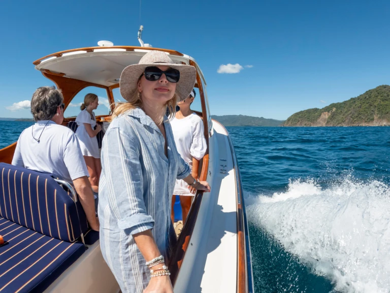 Pronájem lodi Bahía Herradura lákavé ceny custom