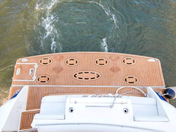 Cruisers Yacht 447 jednotlivci a charterové společnosti v New York (City)