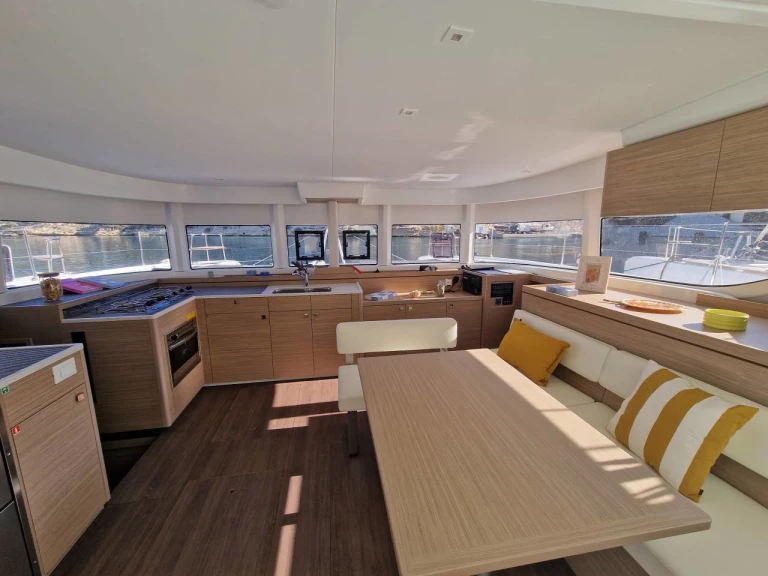 Pronájem Katamarán Lagoon s licencí
