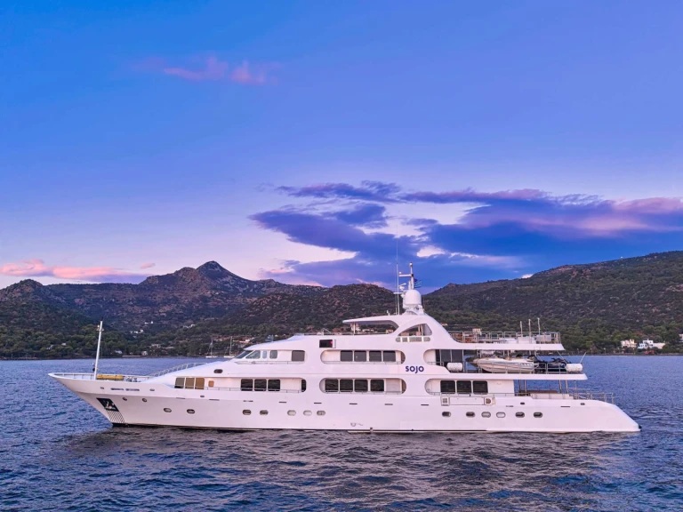 Pronájem lodi Benetti SOJO v Atény na Samboatu