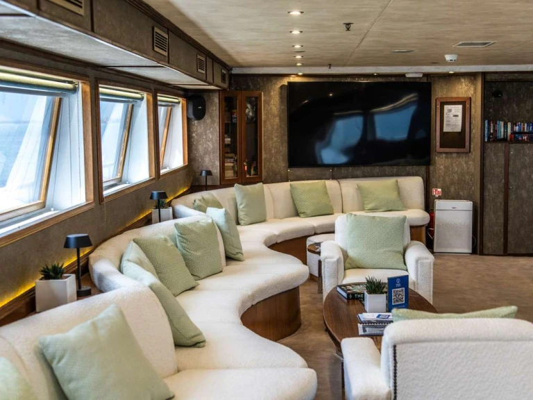 Pronajmout si Custom Harmony G v Piraeus