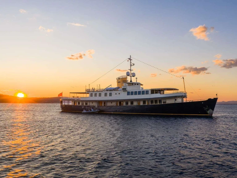 Pronájem Jachta Uljanik Shipyard s licencí