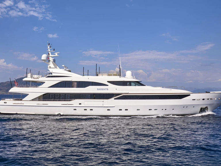 Benetti BARENTS jednotlivci a charterové společnosti v Atény