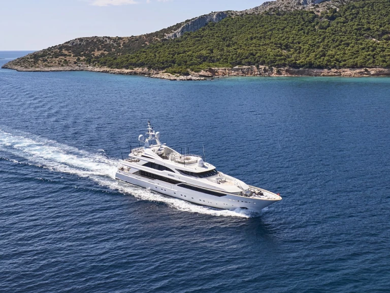 Pronajmout si Benetti BARENTS v Atény