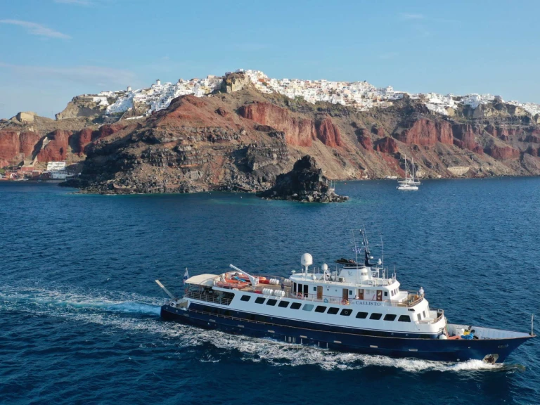 Pronajmout si Custom Callisto v Piraeus