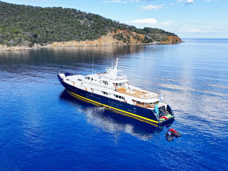 Pronájem jachty v Atény -CRN Ancona SOMETHING COOL na Samboatu