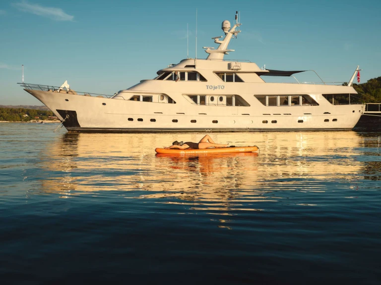 Benetti TO je TO jednotlivci a charterové společnosti v Trogir