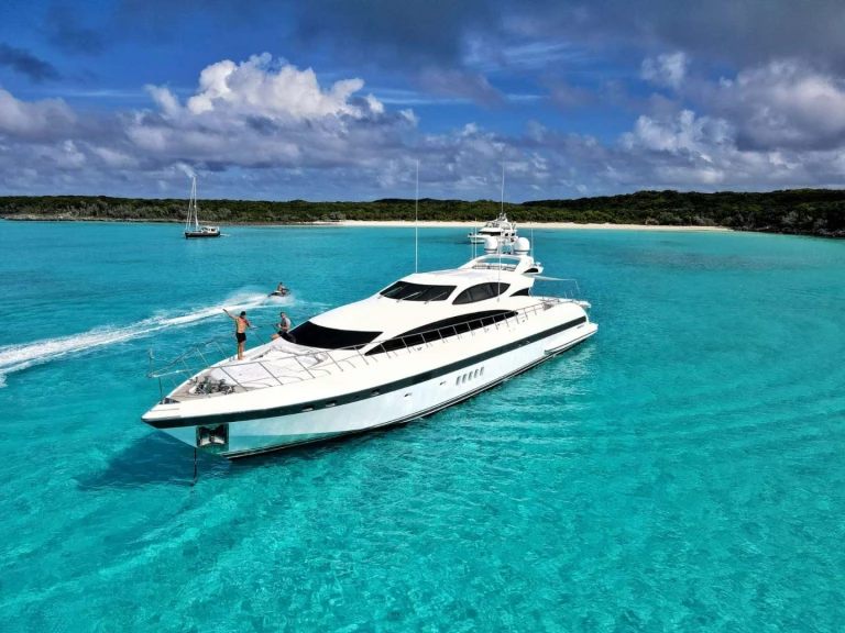 Pronájem lodi Miami lákavé ceny Mangusta 105'