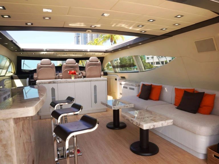 Pronájem lodi Mangusta Mangusta 105' v Miami na Samboatu