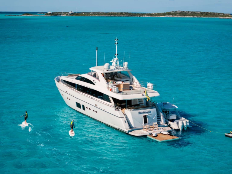 Pronájem lodi Nassau lákavé ceny BEACHFRONT II