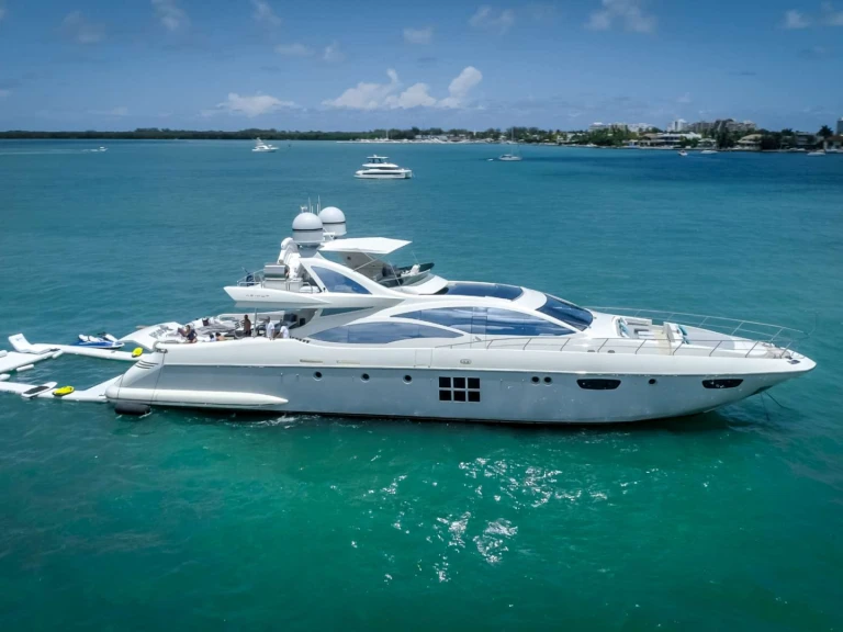 Azimut Scarlet jednotlivci a charterové společnosti v Miami
