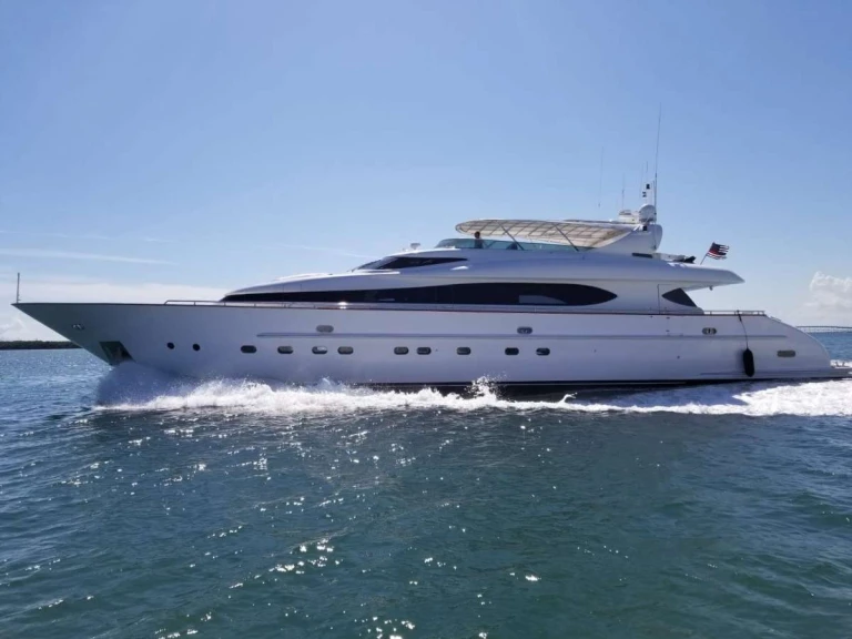 Pronájem lodi Miami lákavé ceny 103' Custom Build