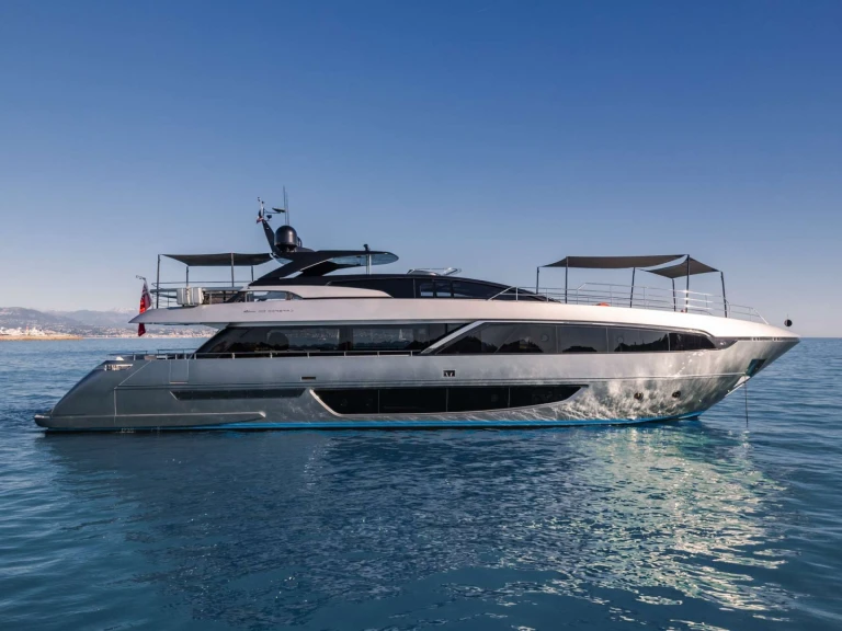 Riva HP6 jednotlivci a charterové společnosti v Antibes
