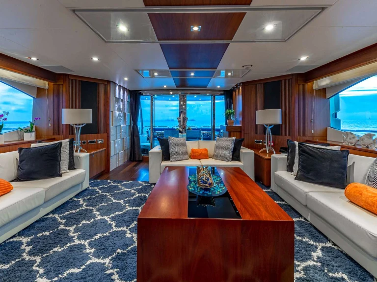 Pronájem Jachta Sunseeker s licencí