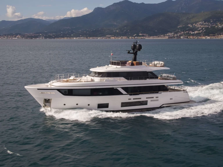 Pronajmout si Custom Line RARE GEM  v Nice