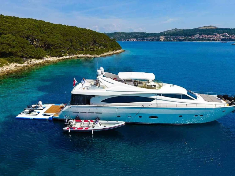 Pronajmout Jachta se skipperem či ne Ferretti v Trogir