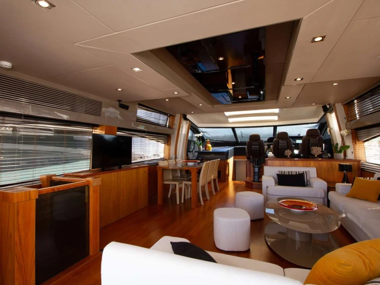 Pronájem Jachta Sunseeker s licencí