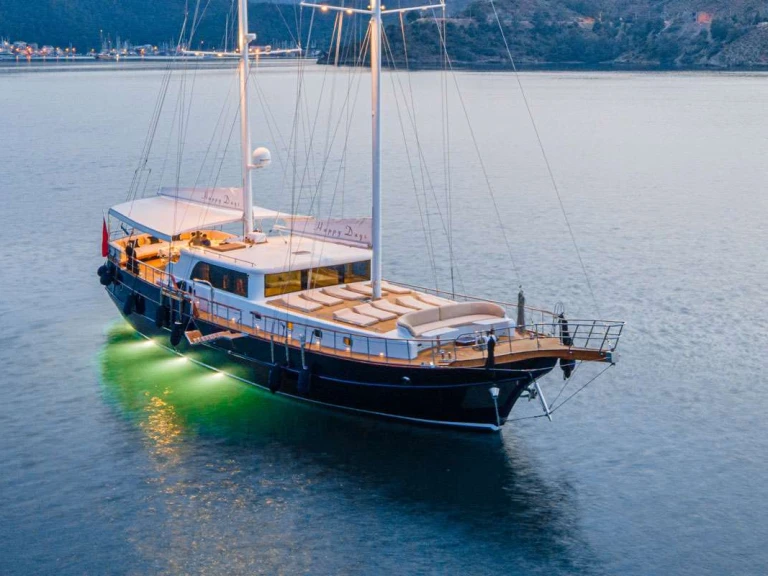 Pronajmout si Fethiye-Shipyard HAPPY DAYS v Göcek 