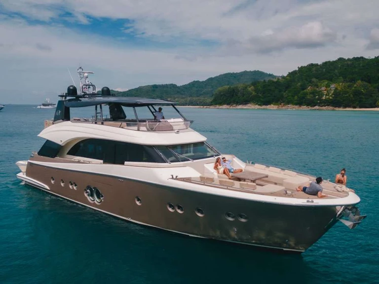Pronajmout Jachta se skipperem či ne MonteCarloYachts v Phuket (City)