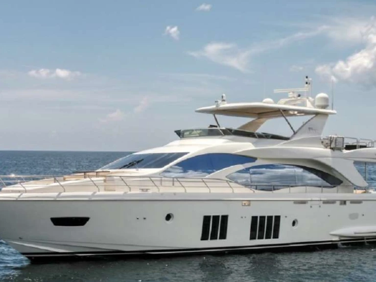 Pronájem lodi Miami lákavé ceny 86  Italian Yacht 
