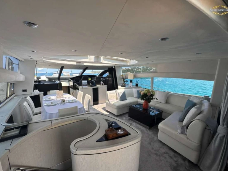 Sunseeker Light Blue jednotlivci a charterové společnosti v Poltu Quatu