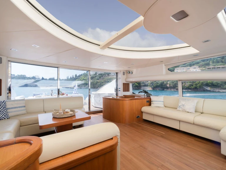 Pronajmout si Sunseeker PHOENIX v Gouvia
