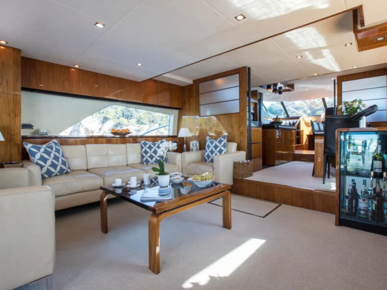 Pronajmout Jachta se skipperem či ne Fairline-Squadron v Antibes