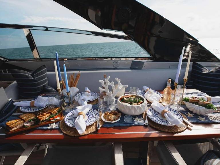 Pronajmout Jachta se skipperem či ne Riva v Sag Harbor