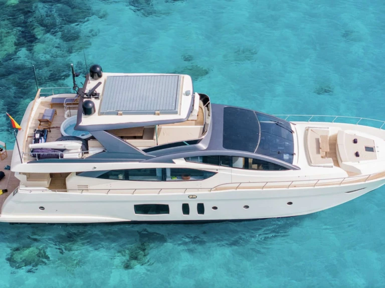 Pronajmout si Astondoa BISCAYNE v Ibiza