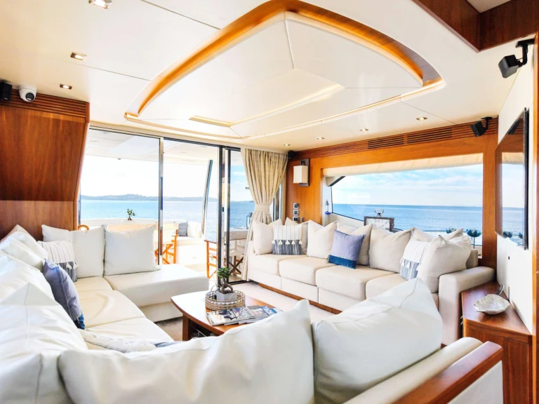 Pronajmout si Sunseeker GRACE XI v Atény