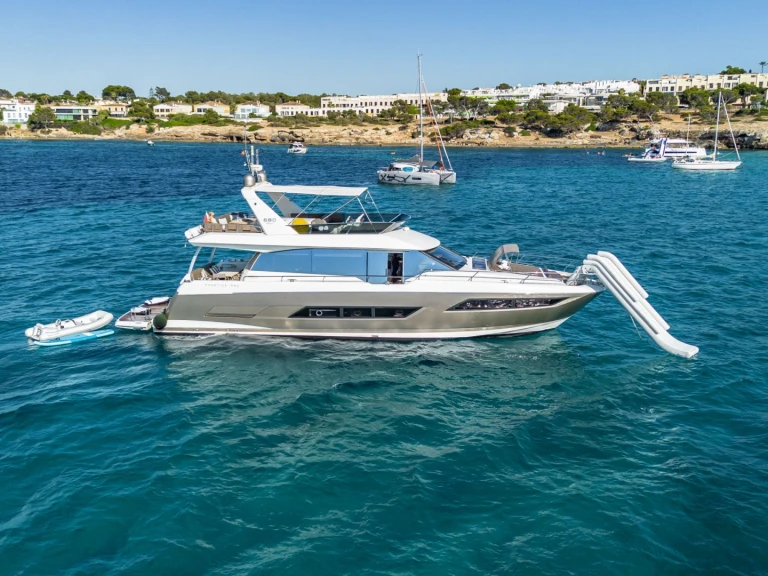 Pronájem Jachta Prestige Yachts s licencí
