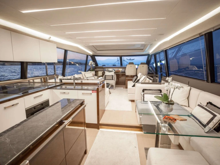 Pronajmout si Prestige Yachts Romy One v Francouzská riviéra