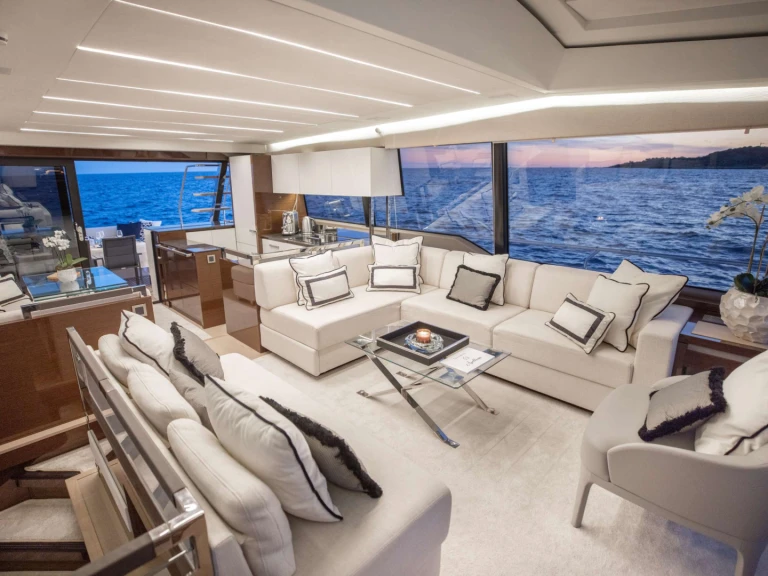 Prestige Yachts Apollonia jednotlivci a charterové společnosti v Francouzská riviéra