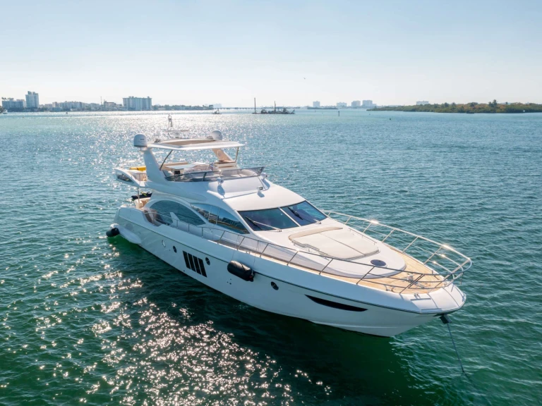Pronájem jachty v Sunny Isles Beach -Azimut LUPO II na Samboatu