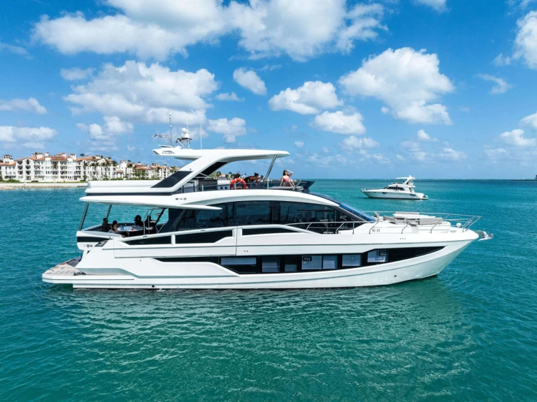 Pronajmout Jachta se skipperem či ne Galeon v Miami Beach