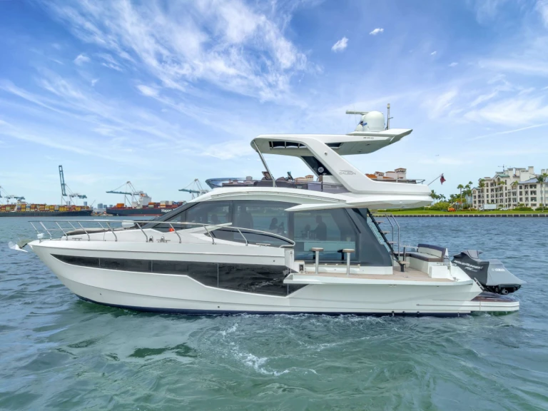 Pronájem jachty v Miami -Galeon Infinity na Samboatu