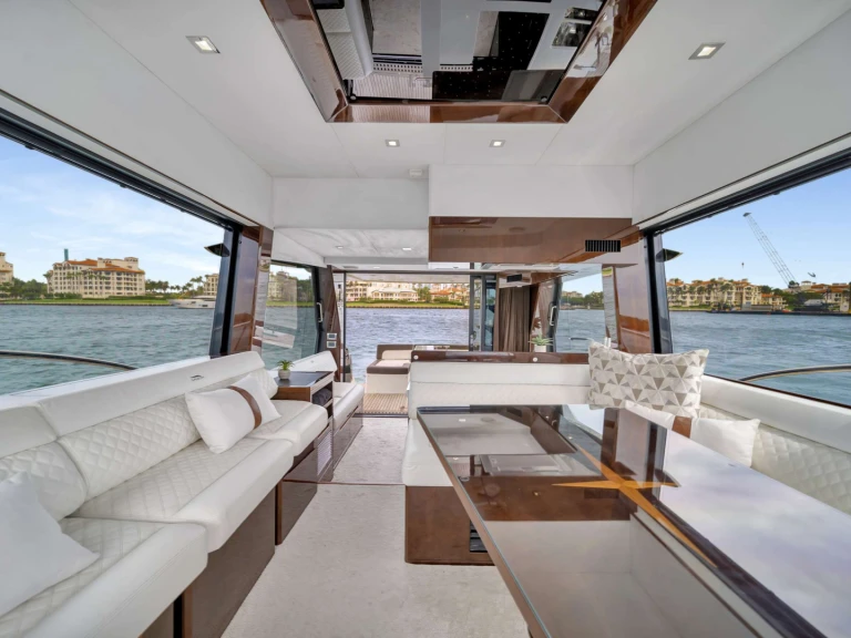 Pronajmout si Galeon Infinity v Miami