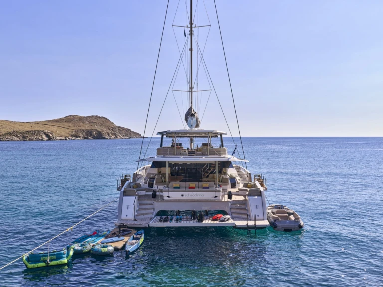 Pronajmout si Fountaine Pajot SOL MADININA v Atény