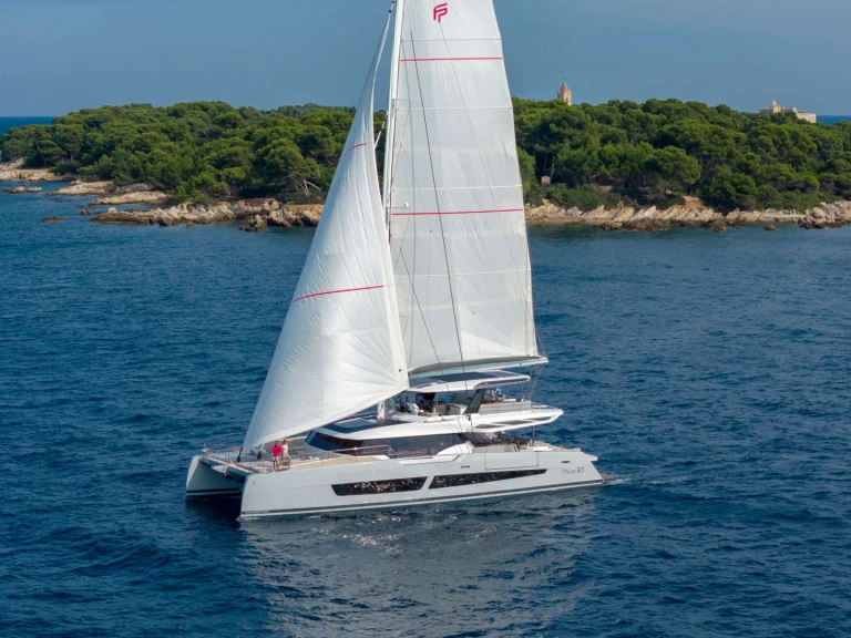 Pronajmout si Fountaine Pajot Thira 80 v Karibik